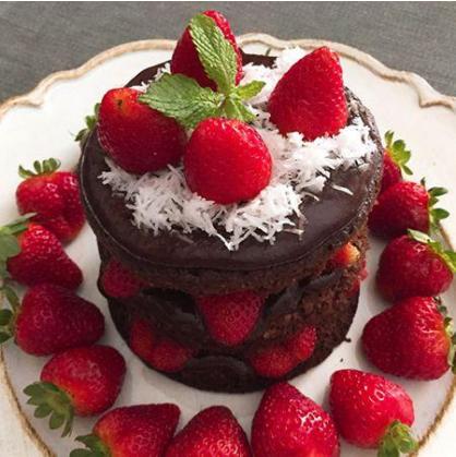 Receita Low Carb: Naked Cake de coco com chocolate